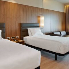 AC Hotel Diagonal L´Illa комната для гостей фото 2