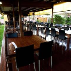 Отель Ploy Khumthong Boutique Resort Бангкок питание