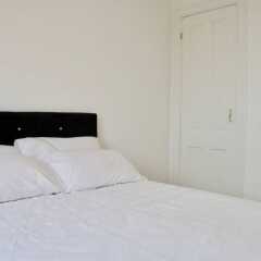 Апартаменты 2 Bedroom Apartment Near Centre Of The City Эдинбург сейф в номере