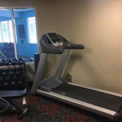 Отель Comfort Inn & Suites University Канада, Калгари - отзывы, цены и фото номеров - забронировать отель Comfort Inn & Suites University онлайн фитнесс-зал фото 4