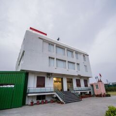 Отель OYO 13882 Sarvmangla Garden парковка