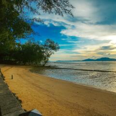 Отель The Mangrove Panwa Phuket Resort пляж