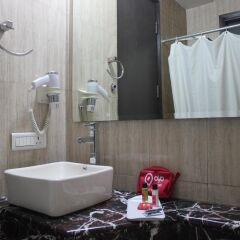 OYO 527 Hotel Le Cadre ванная