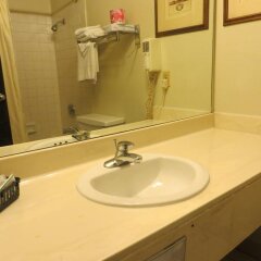 Отель Sunrise Hotel San Pedro США, Лос-Анджелес - отзывы, цены и фото номеров - забронировать отель Sunrise Hotel San Pedro онлайн ванная фото 2