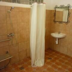 Отель Apartamentos Casa Rosaleda Испания, Херес-де-ла-Фронтера - отзывы, цены и фото номеров - забронировать отель Apartamentos Casa Rosaleda онлайн ванная фото 2