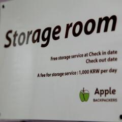 Отель Apple Backpackers парковка