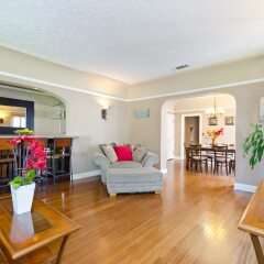 Отель LA157 2 Bedroom Apartment By Senstay США, Лос-Анджелес - отзывы, цены и фото номеров - забронировать отель LA157 2 Bedroom Apartment By Senstay онлайн комната для гостей фото 4