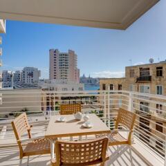 Отель Fabulous Apartment With Pool, Upmarket Area Мальта, Слима - отзывы, цены и фото номеров - забронировать отель Fabulous Apartment With Pool, Upmarket Area онлайн балкон