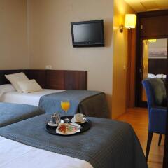 Hotel Ganivet в номере