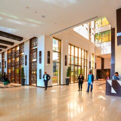 Отель Metropolitan Hotel Dubai ОАЭ, Дубай - отзывы, цены и фото номеров - забронировать отель Metropolitan Hotel Dubai онлайн интерьер отеля фото 3