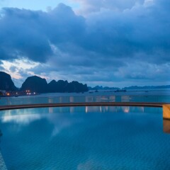 Wyndham Legend Halong Hotel бассейн