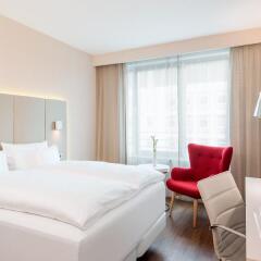 Отель NH Collection Frankfurt City 4* Стандартный номер с различными типами кроватей фото 4