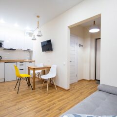 Апартаменты More Apartments na GES 5 (1) Красная Поляна комната для гостей фото 2