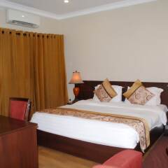 Отель Grand Inn & Suites комната для гостей фото 2