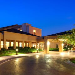Отель Courtyard Columbus Worthington парковка