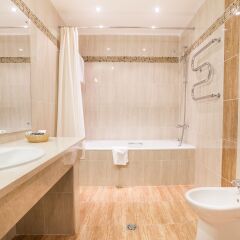 Артурс Village & SPA Hotel ванная фото 10