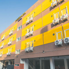 Peerada Hostel Бангкок парковка