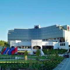 Отель Sheraton Tirana Тирана с домашними животными