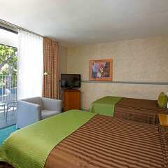 Отель Travelodge Hotel at LAX США, Лос-Анджелес - отзывы, цены и фото номеров - забронировать отель Travelodge Hotel at LAX онлайн комната для гостей фото 5