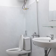 Отель Thong Phong Guesthouse Далат ванная