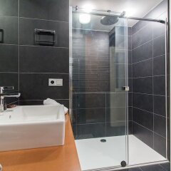 Отель The Bulletproof Apartment by easyBNB Чехия, Прага - отзывы, цены и фото номеров - забронировать отель The Bulletproof Apartment by easyBNB онлайн ванная фото 2