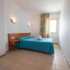 Отель Aparthotel Almonsa Platja Испания, Салоу - 6 отзывов об отеле, цены и фото номеров - забронировать отель Aparthotel Almonsa Platja онлайн сейф в номере