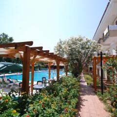 Perdikia Beach Hotel бассейн
