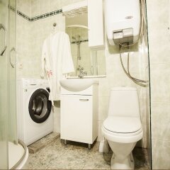 Гостиница Funny Dolphins Apartments Kropotkinskiy в Москве отзывы, цены и фото номеров - забронировать гостиницу Funny Dolphins Apartments Kropotkinskiy онлайн Москва ванная фото 2