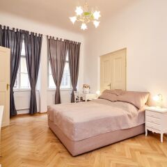Апартаменты Three Golden Crowns Apartments Прага комната для гостей фото 5