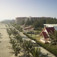 Отель Centara Sandy Beach Resort Danang пляж