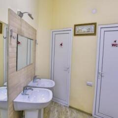 Отель Tbil Home Hostel Грузия, Тбилиси - отзывы, цены и фото номеров - забронировать отель Tbil Home Hostel онлайн ванная