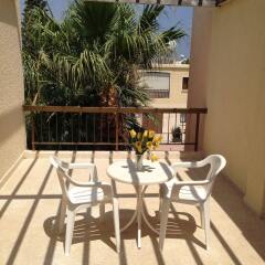 Отель Constantaras Apartments Кипр, Протарас - отзывы, цены и фото номеров - забронировать отель Constantaras Apartments онлайн балкон