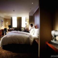 Отель Crowne Plaza Chongqing Jiefangbei комната для гостей фото 4