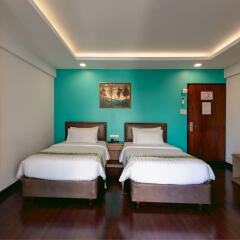 Отель Stable Lodge сейф в номере