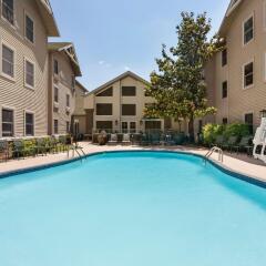 Отель Hampton Inn & Suites Springdale бассейн