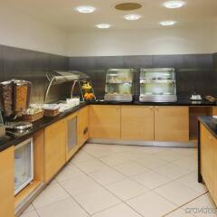 Отель Holiday Inn Express London-Swiss Cottage питание фото 3