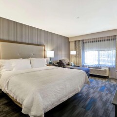 Отель Hampton Inn & Suites Los Angeles Burbank Airport Лос-Анджелес комната для гостей фото 2
