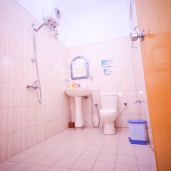 Отель YoYo Hostel Шри-Ланка, Негомбо - отзывы, цены и фото номеров - забронировать отель YoYo Hostel онлайн ванная фото 2