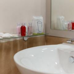 Отель U-tiny Boutique Home Suvarnabh Бангкок ванная