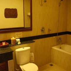 Отель Thai Ayodhya Villas & Spa Hotel Таиланд, Самуи - 1 отзыв об отеле, цены и фото номеров - забронировать отель Thai Ayodhya Villas & Spa Hotel онлайн ванная фото 2