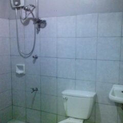 Отель Friendship Budget Hotel Филиппины, Пампанга - отзывы, цены и фото номеров - забронировать отель Friendship Budget Hotel онлайн ванная фото 2