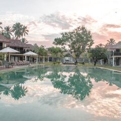 Отель The Villas Wadduwa бассейн