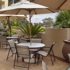Отель Sommerset Suites гостиничный бар