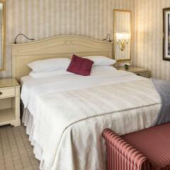 Отель Château Vaudreuil Hôtel & Suites Канада, Монреаль - отзывы, цены и фото номеров - забронировать отель Château Vaudreuil Hôtel & Suites онлайн комната для гостей фото 4