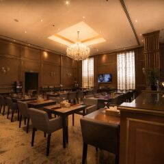 Strato Hotel by Warwick фото 2