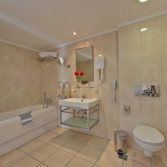 Отель Doreta Beach Resort & Spa Греция, Родос - отзывы, цены и фото номеров - забронировать отель Doreta Beach Resort & Spa онлайн ванная