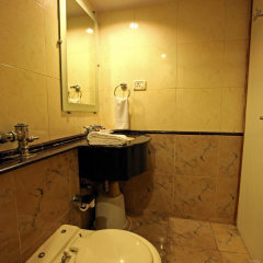 K Stars Hotel in Navi Mumbai, India from 56$, photos, reviews - zenhotels.com bathroom