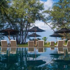 Отель SALA Phuket Mai Khao Beach Resort бассейн фото 3