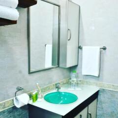 Отель Airport Comfort Inn Premium Мальдивы, Северный атолл Мале - отзывы, цены и фото номеров - забронировать отель Airport Comfort Inn Premium онлайн ванная