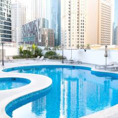Отель Luxury Staycation - Continental Tower бассейн